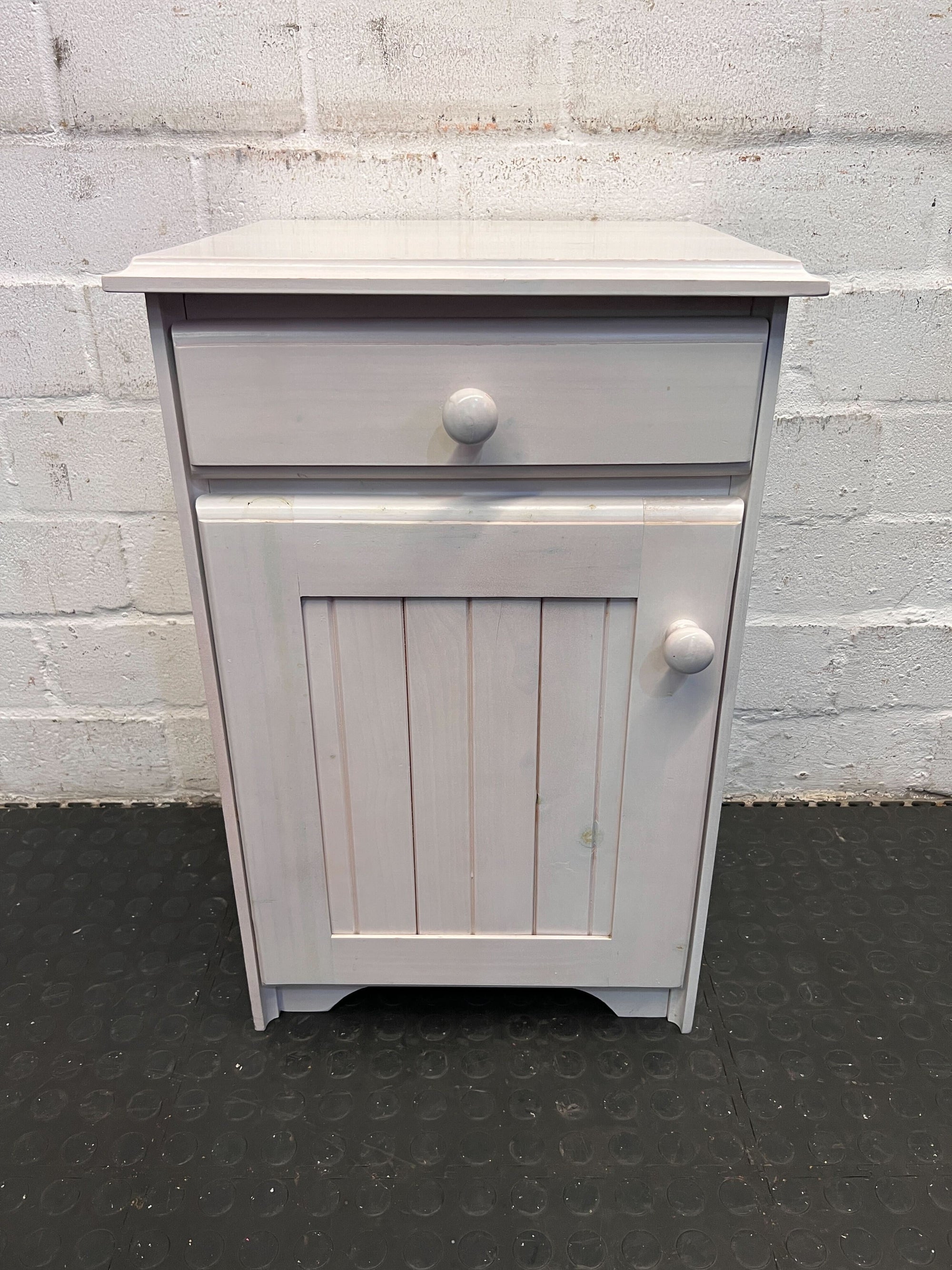 White Wooden Nightstand with Drawer and Cabinet