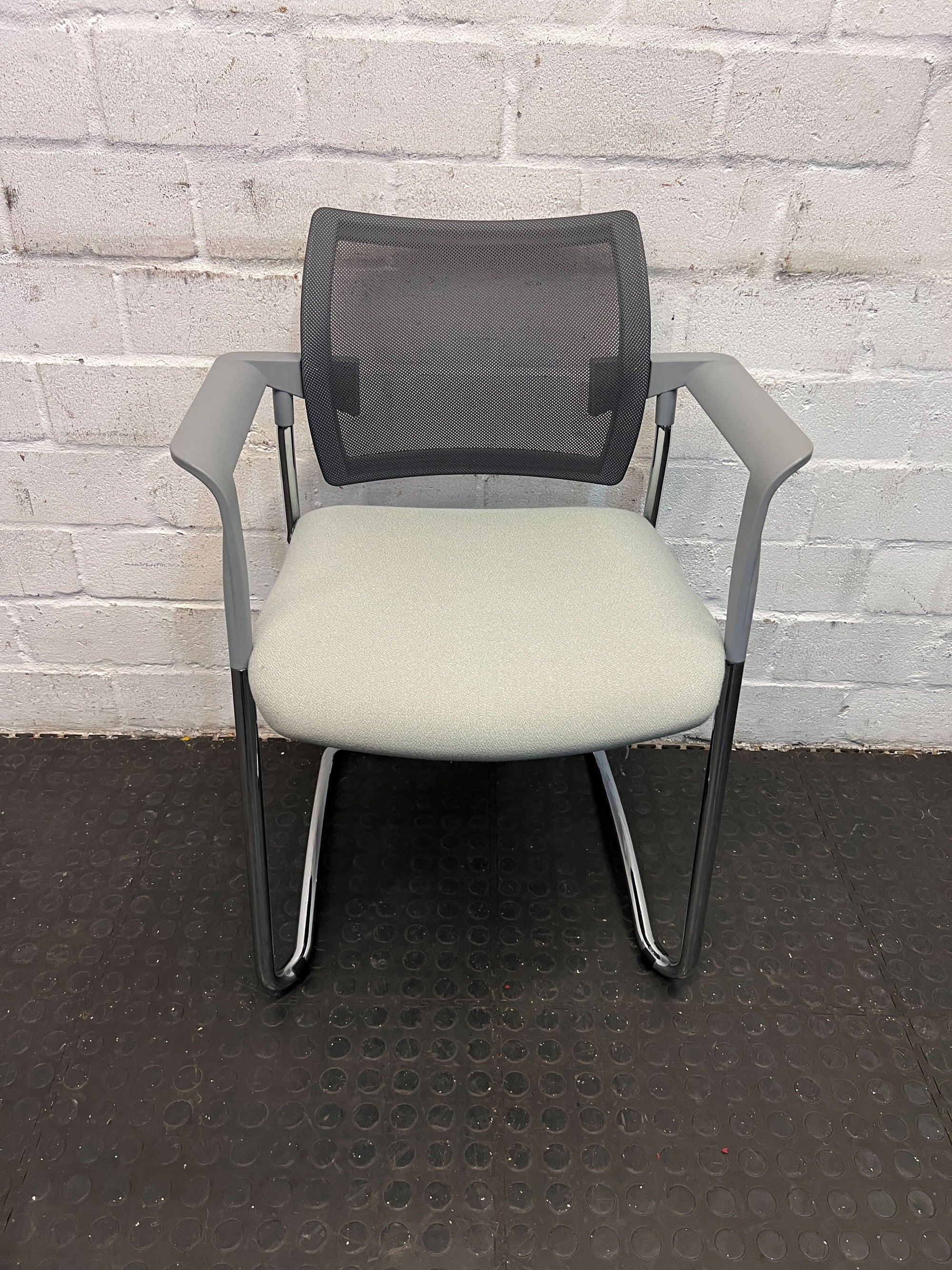 Modern Grey Mesh Office Chair – Comfortable and Stylish