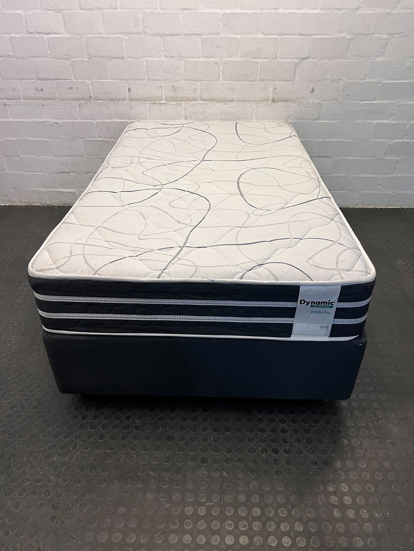 Dynamic Essential 3/4 Bed and Base- White and Black, Fabric and Foam with Unique Design
