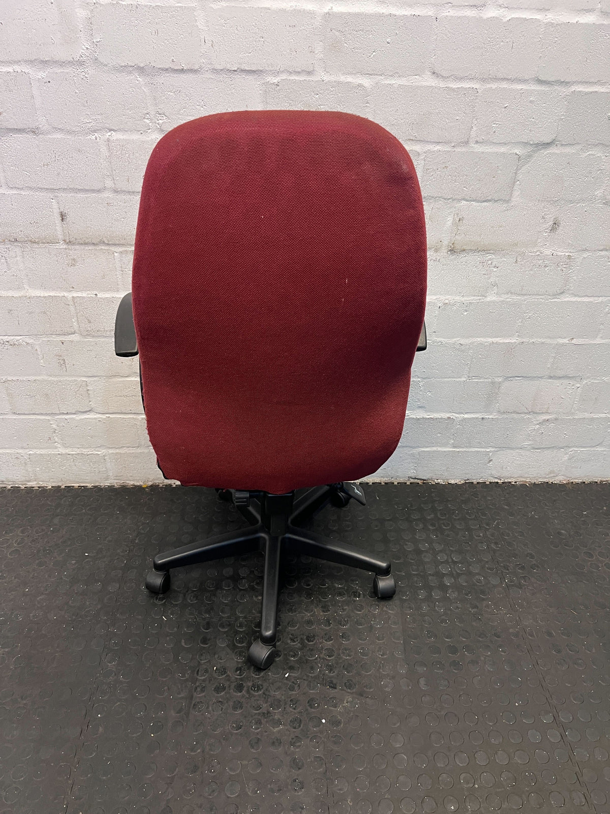 Comfortable Burgundy Office Chair with Armrests – Slight Wear