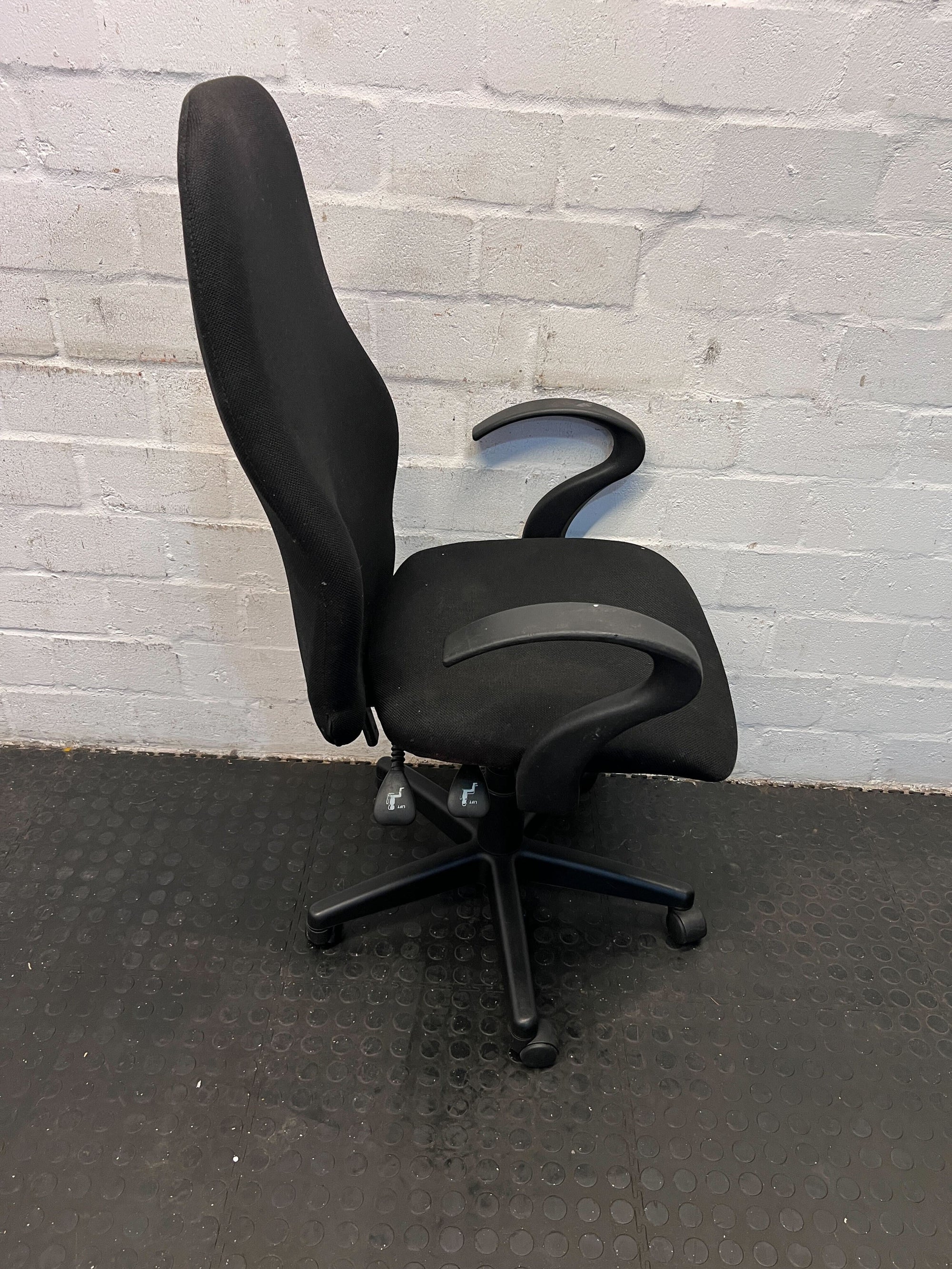 Comfortable Black Office Chair with Adjustable Features - Used