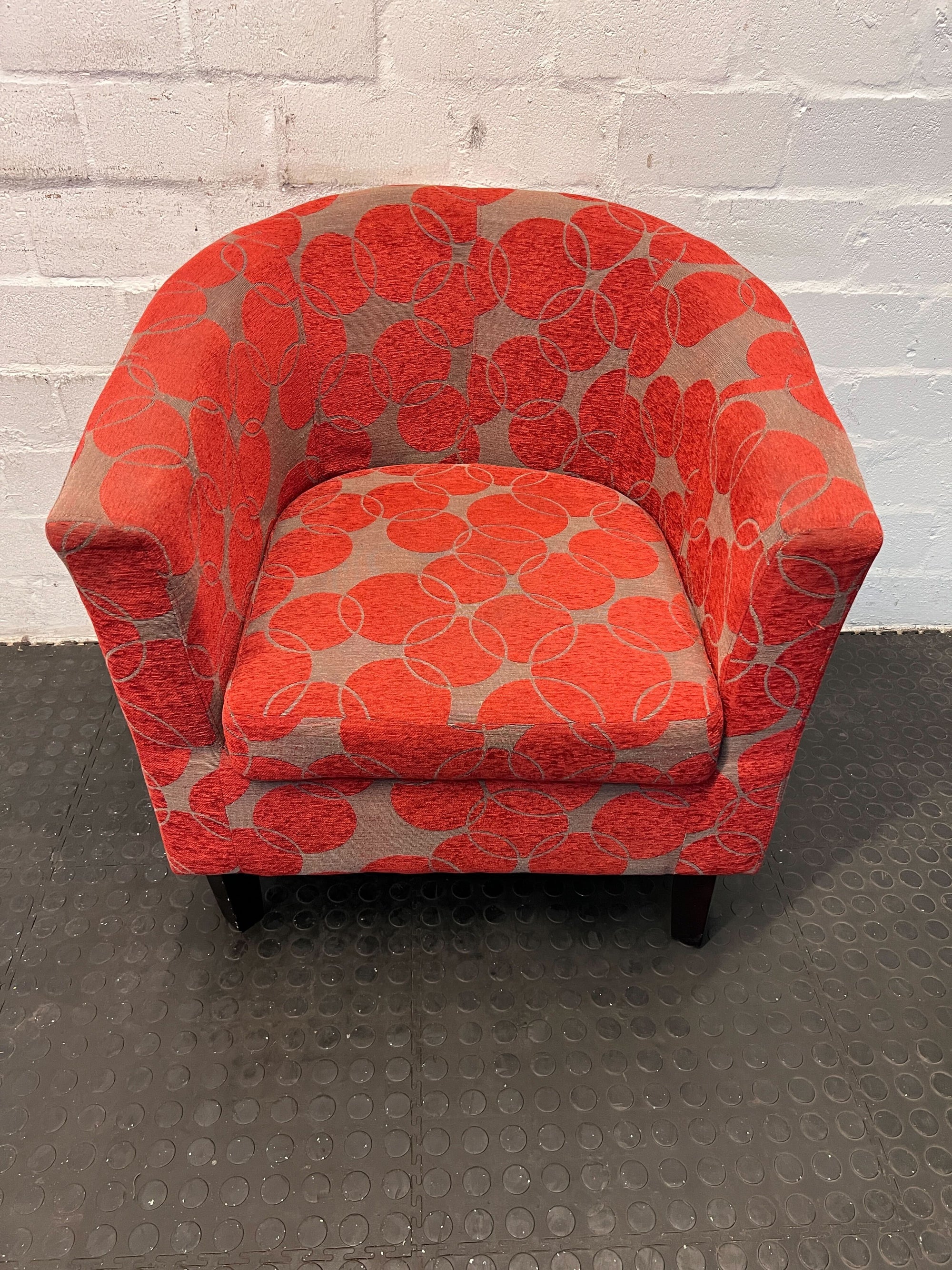 Vibrant Red Accent Chair – Stylish, Comfortable, Chic Design