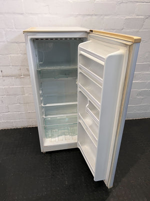 Kelvinator Vintage Mini Fridge - Cream, Compact