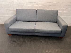 Stylish Grey Fabric Couch with Solid Wood Legs – Modern Comfort