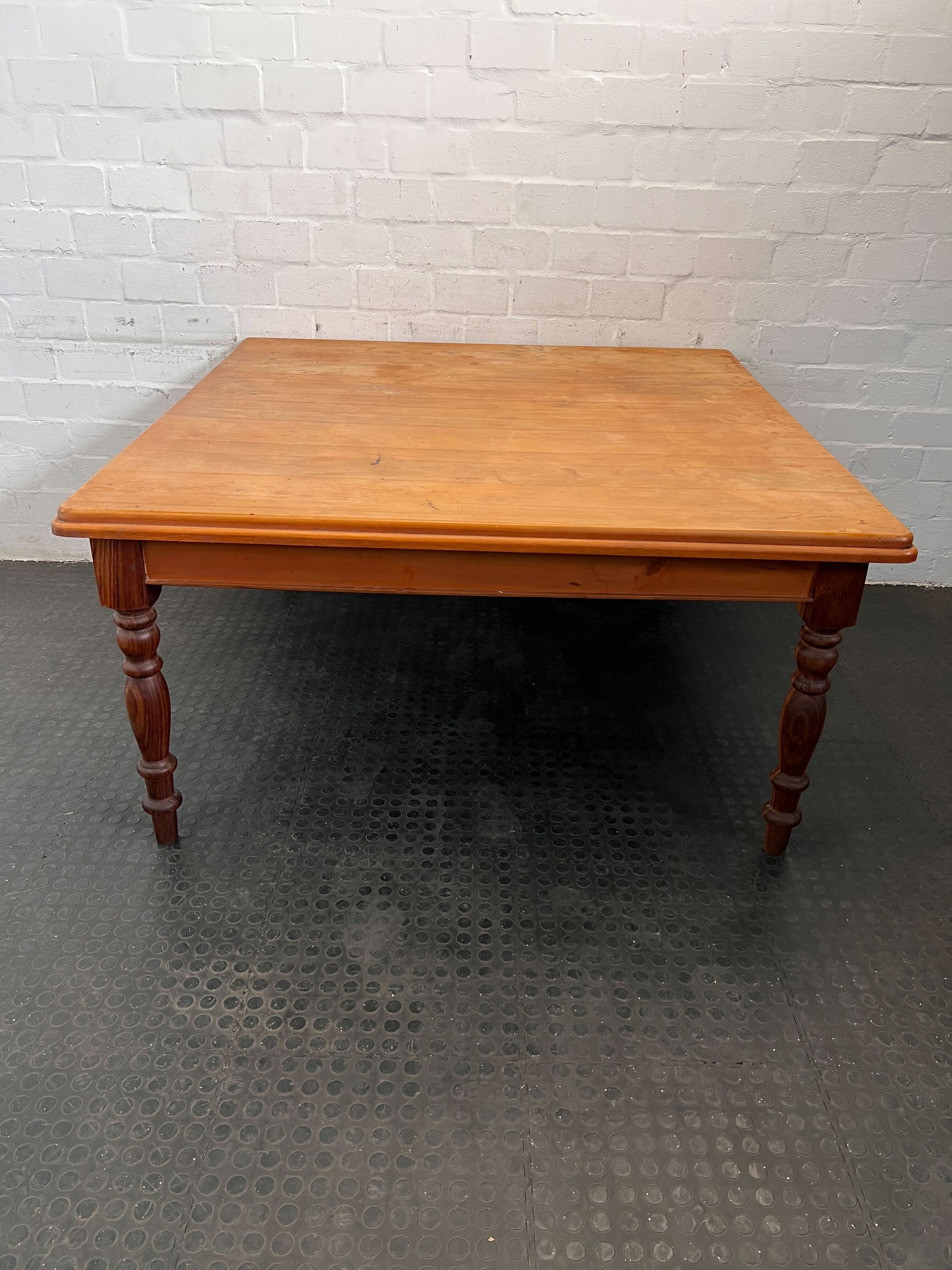 Charming Wooden Dining Table with Turned Legs – Vintage Charm