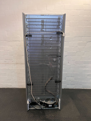 Bosch Stainless Steel Fridge with Energy Efficiency – Excellent Condition