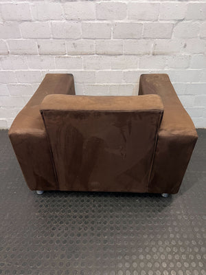 Stylish Brown Fabric Armchair with Minor Wear – Worn