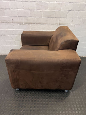 Stylish Brown Fabric Armchair with Minor Wear – Worn