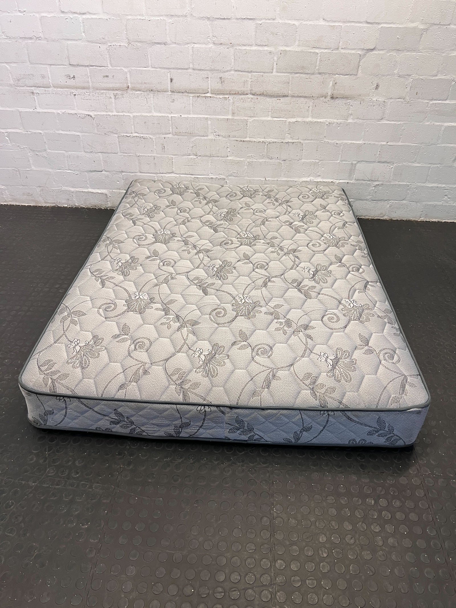Elegant Queen Mattress with Floral Pattern – Slight Wear