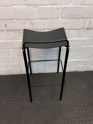 Stylish Black Metal Bar Stool with Backrest – Modern Design - 2ndhandwarehouse.com