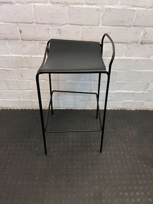 Stylish Black Metal Bar Stool with Backrest – Modern Design - 2ndhandwarehouse.com