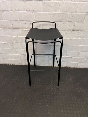Stylish Black Metal Bar Stool with Backrest – Modern Design - 2ndhandwarehouse.com