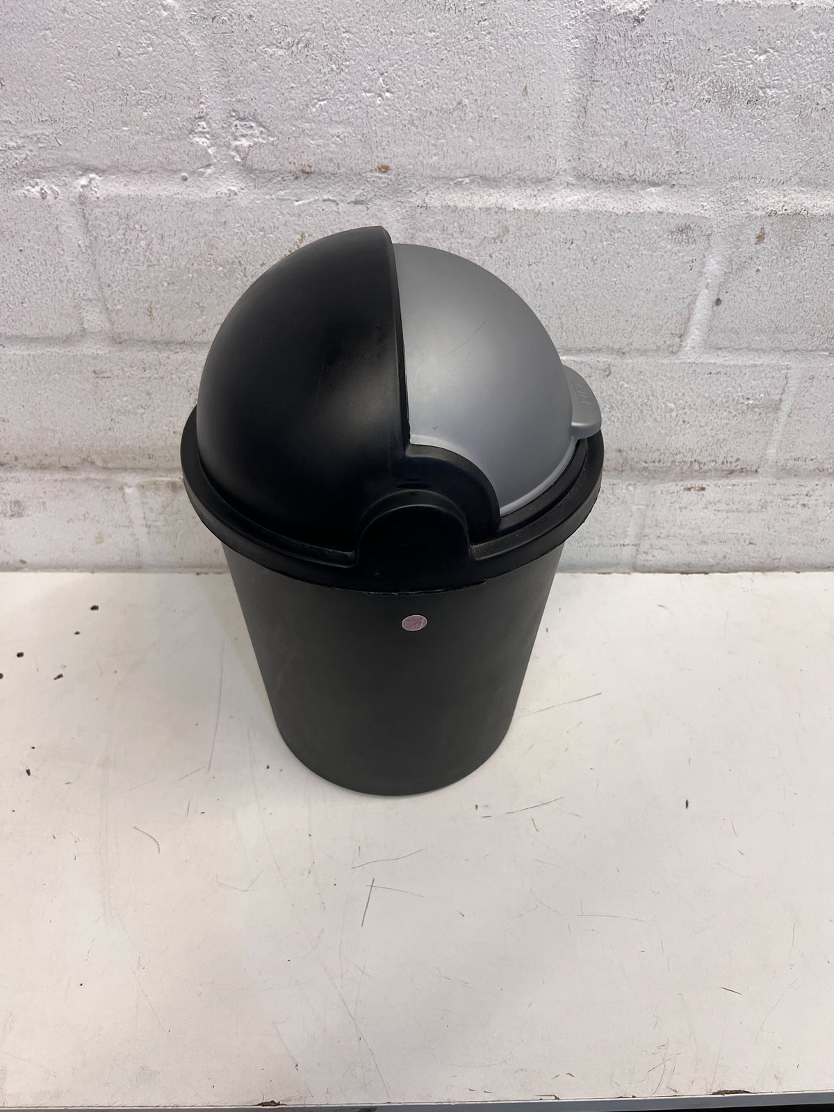 Modern 12L Dome Dustbin with Lift-Up Lid – Black/Silver
