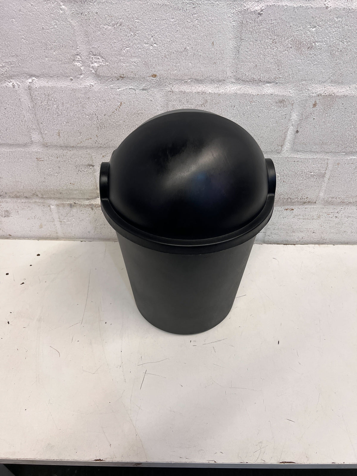 Modern 12L Dome Dustbin with Lift-Up Lid – Black/Silver