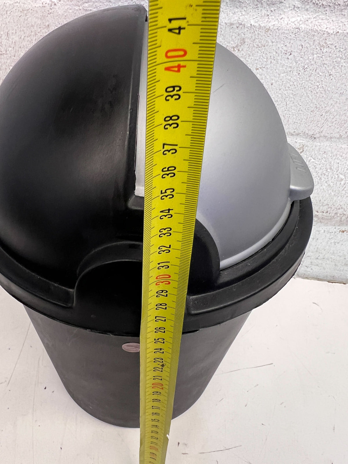 Modern 12L Dome Dustbin with Lift-Up Lid – Black/Silver