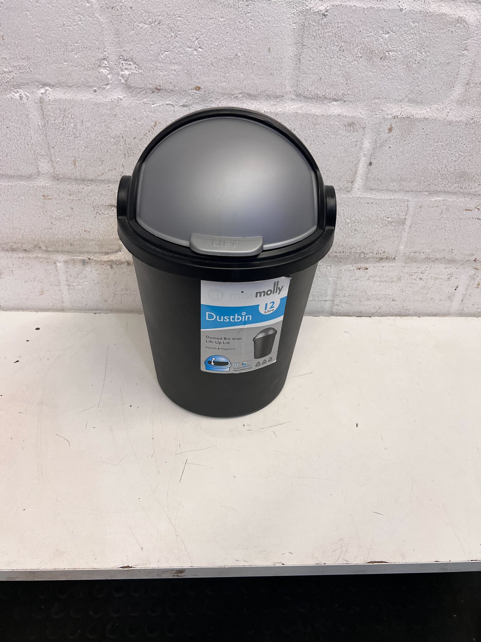 Modern 12L Dome Dustbin with Lift-Up Lid – Black/Silver
