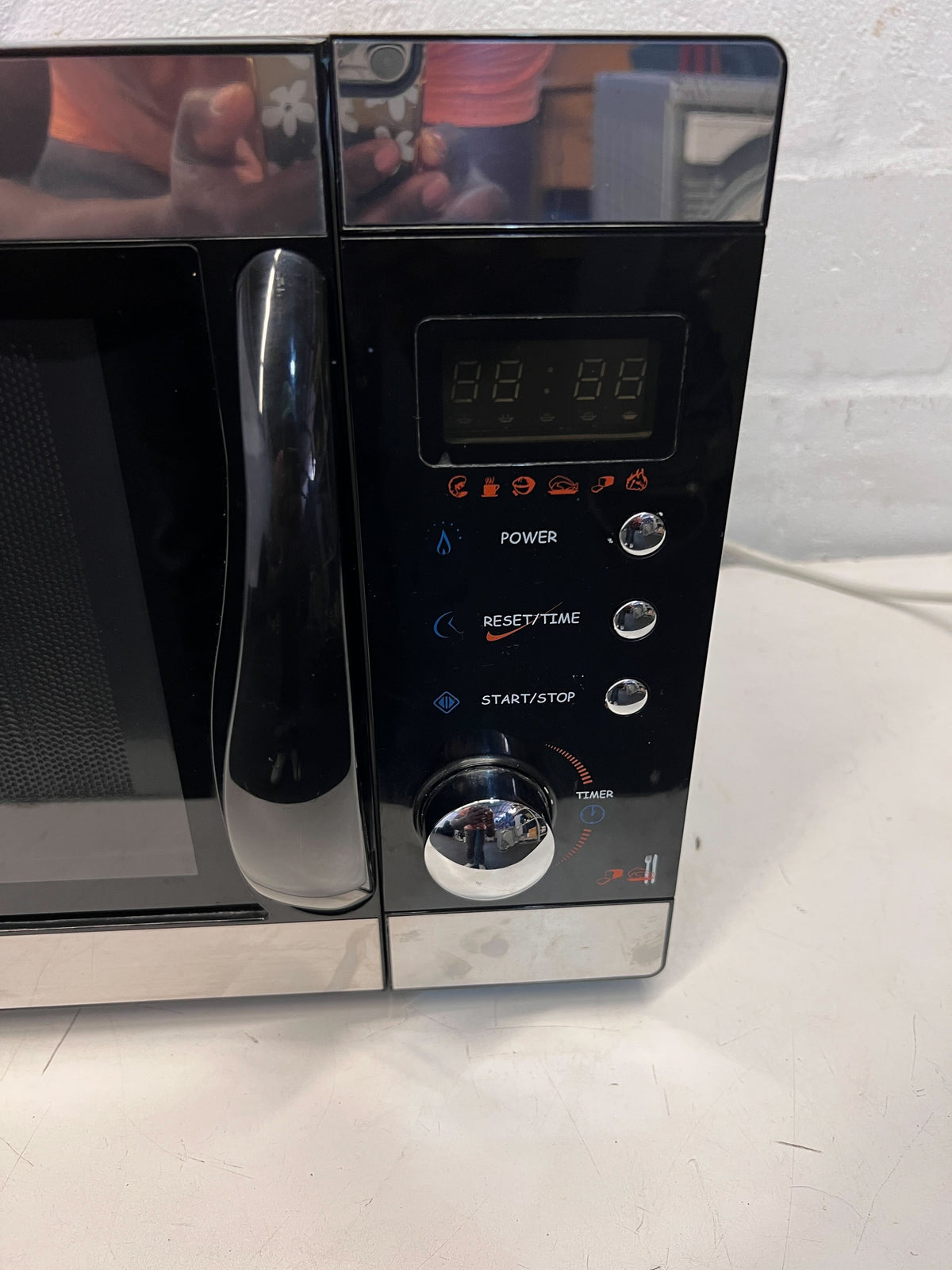 Compact Stainless Steel Microwave Oven – Efficient & Stylish
