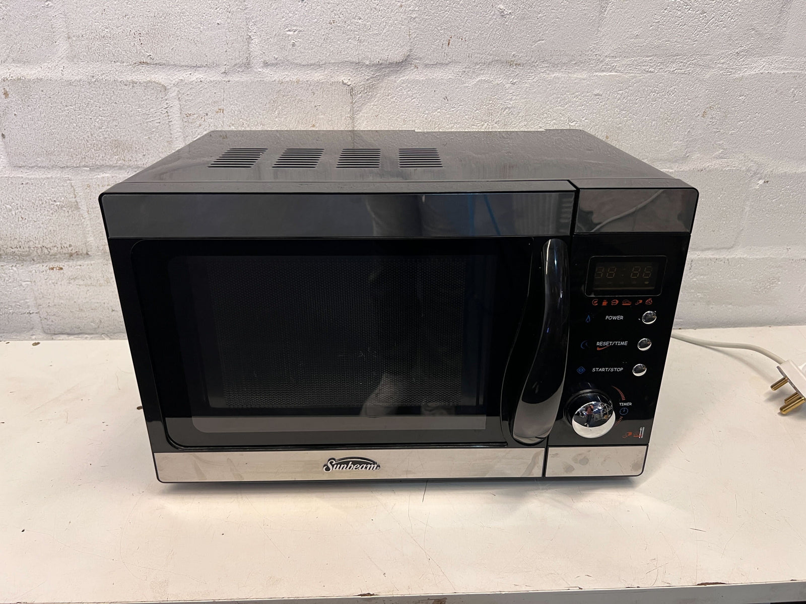 Compact Stainless Steel Microwave Oven – Efficient & Stylish