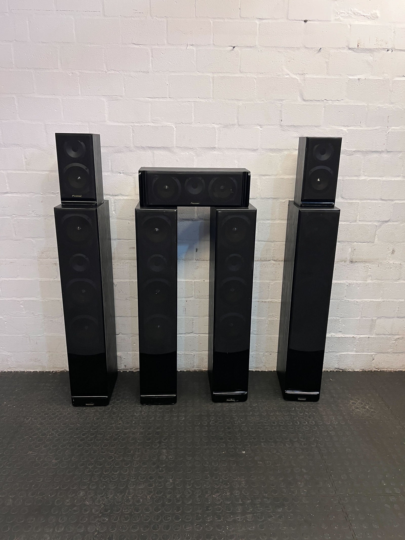 High-Quality Black Tower Speakers Set – Great Sound, Tested