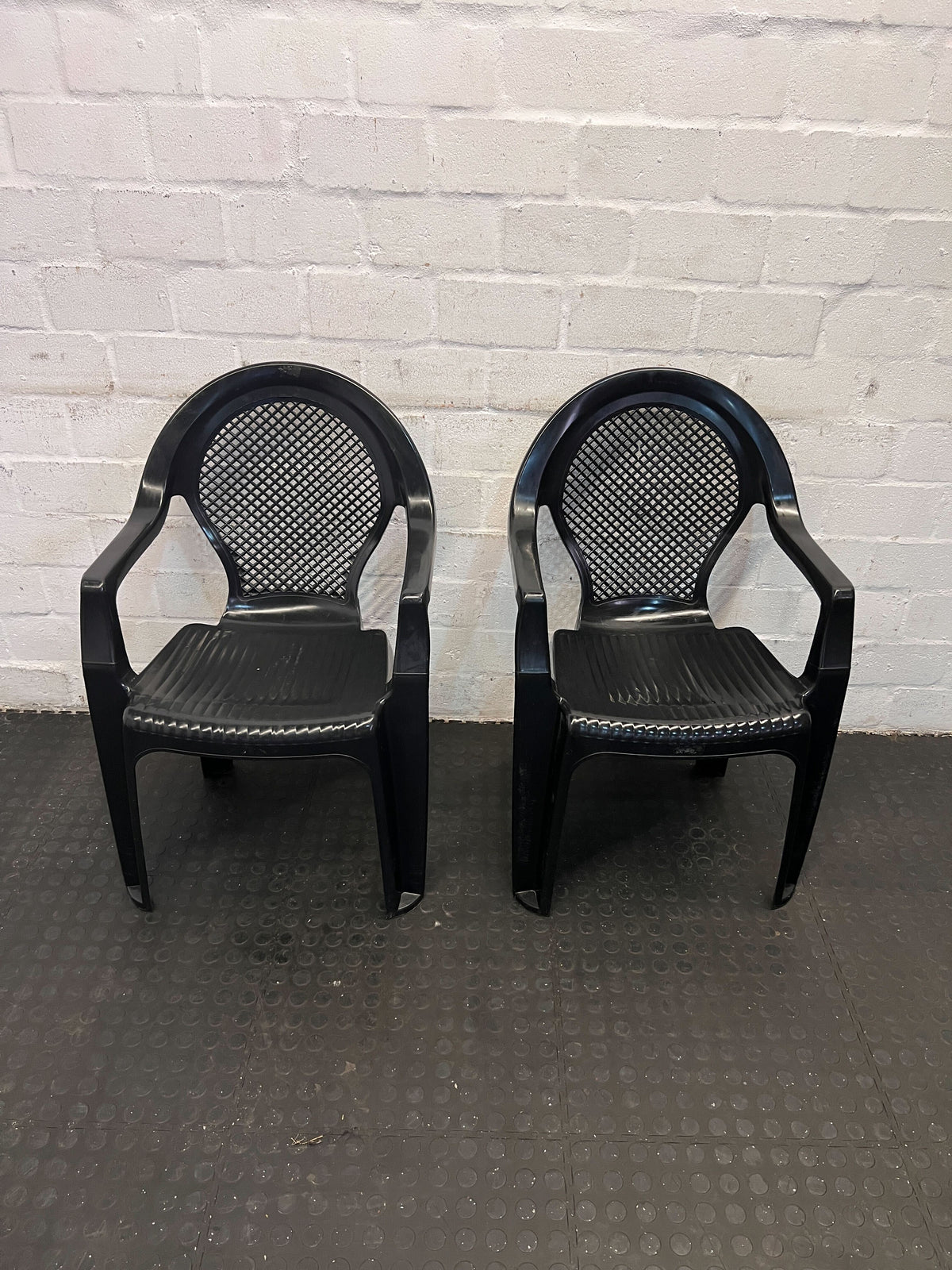 Sturdy Black Plastic Chair with Armrests – Durable & Easy to Clean