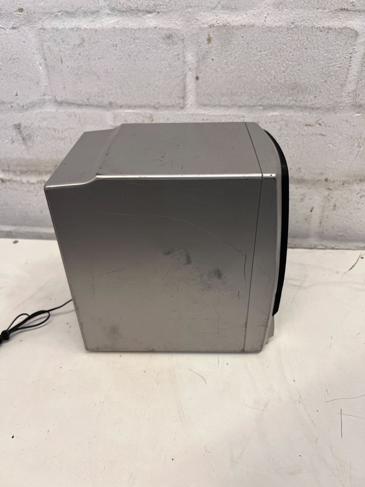 Compact Aiwa Desktop Speaker – Sleek Silver, High Sound Quality