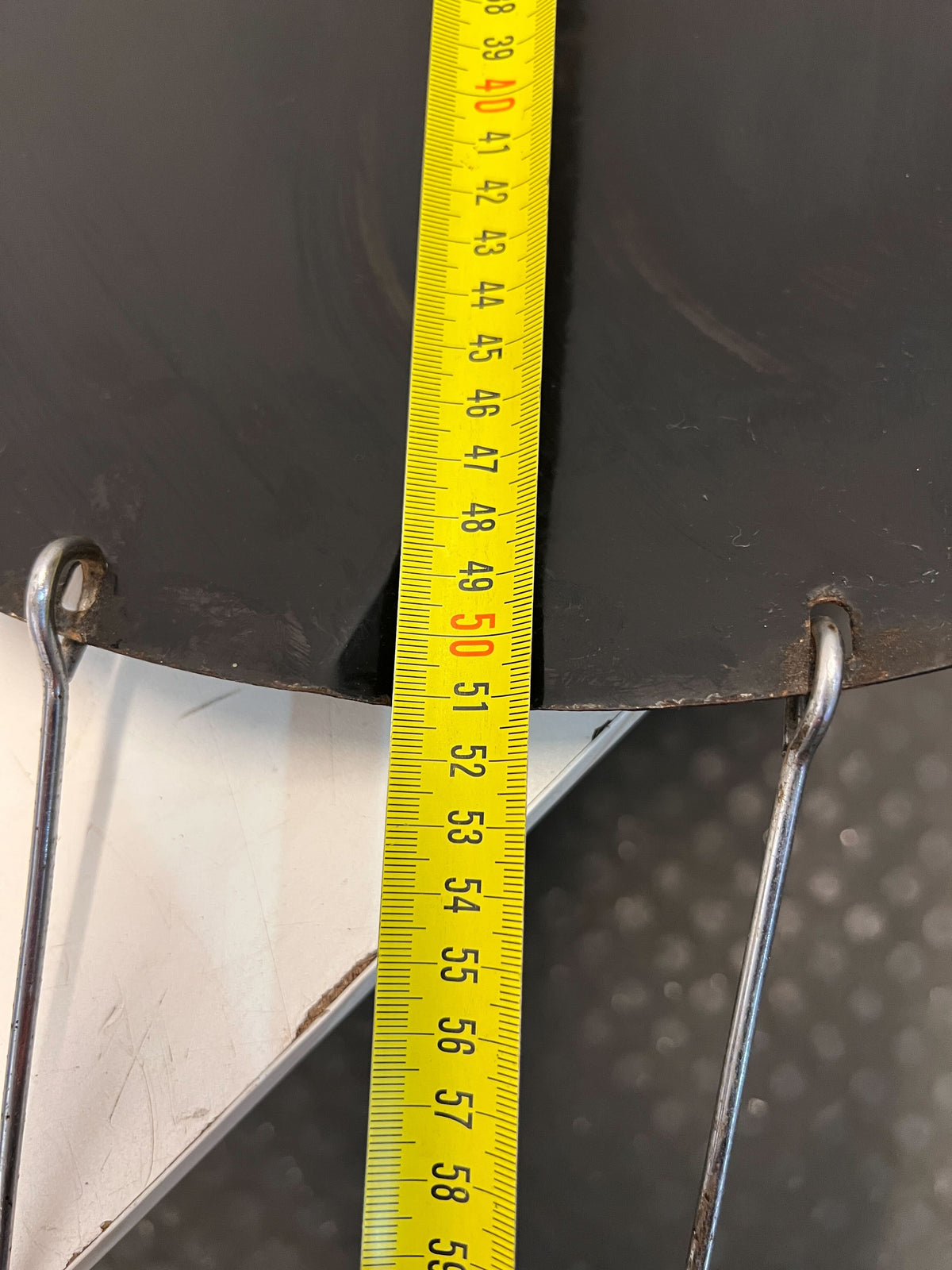 Round Cast Iron Braai Pan with Blue Base – Durable & Unique Design