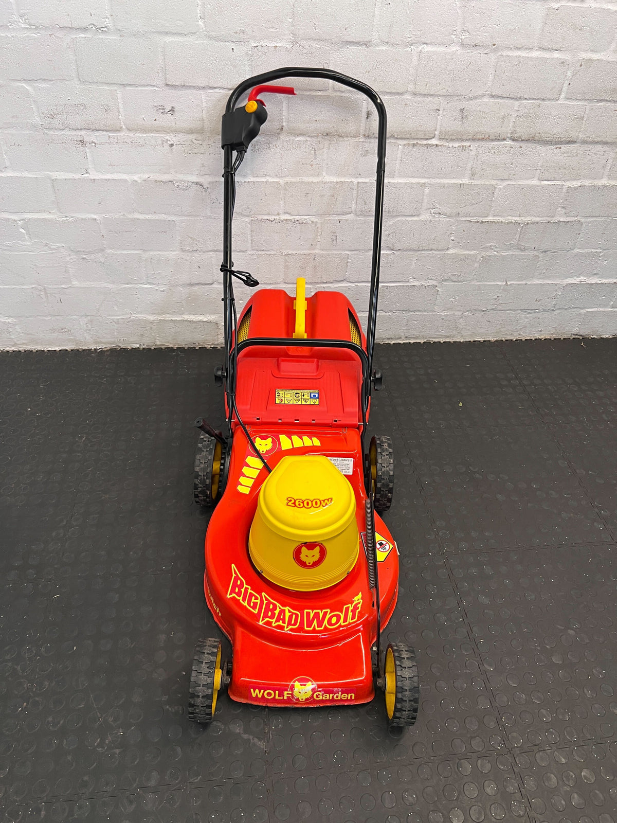 WOLF Electric Lawn Mower – Reliable, Easy to Use & Lightweight 2600W - motor needs attention - 2ndhandwarehouse.com
