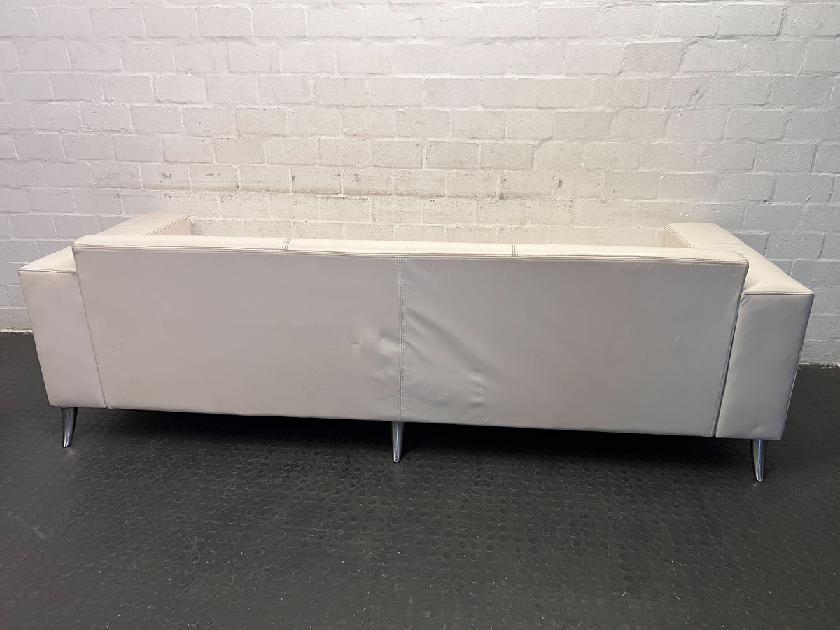 Stylish White Leather 3-Seater Couch with Minor Wear