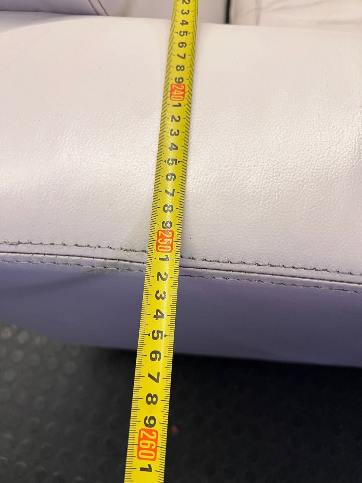 Stylish White Leather 3-Seater Couch with Minor Wear