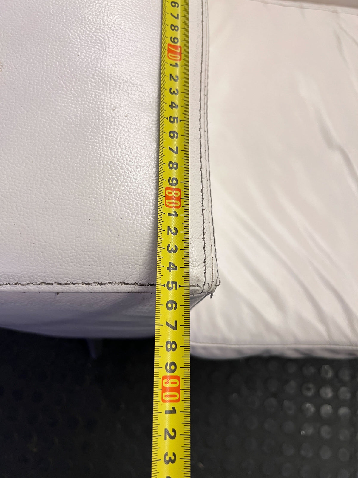 Stylish White Leather 3-Seater Couch with Minor Wear