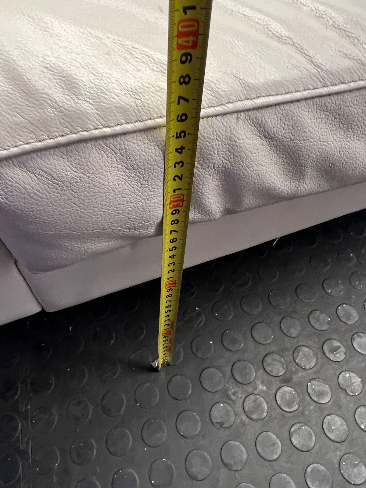 Stylish White Leather 3-Seater Couch with Minor Wear