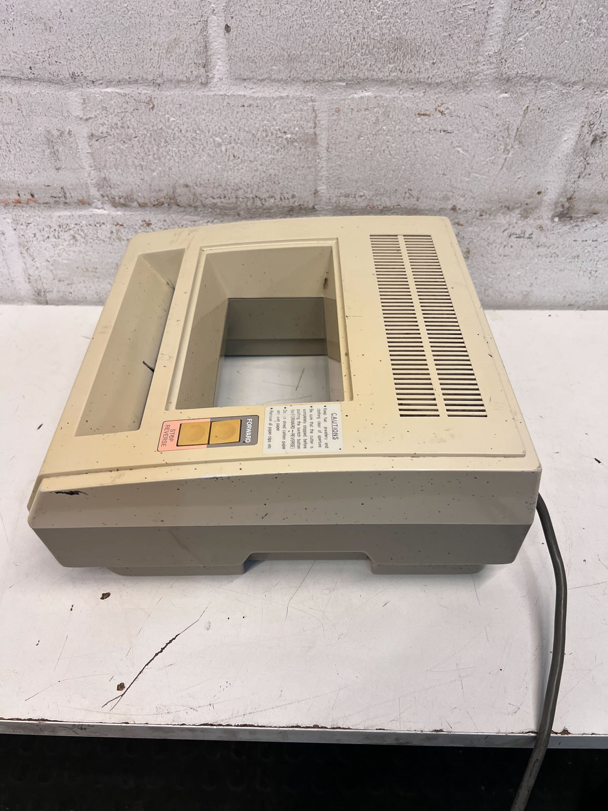 SANYO Compact Beige Paper Shredder with Auto Start Function - 2ndhandwarehouse.com