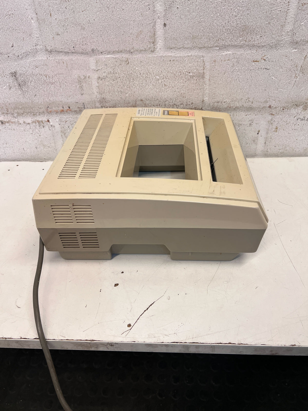 SANYO Compact Beige Paper Shredder with Auto Start Function - 2ndhandwarehouse.com