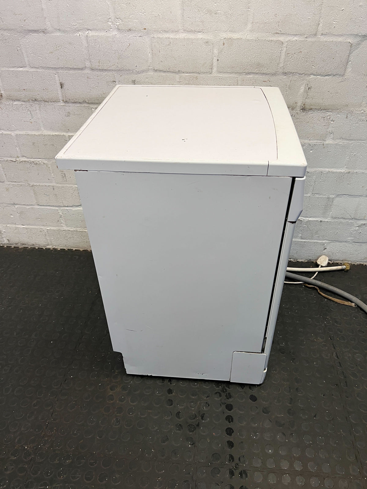 Compact White Dishwasher - Minor Scratch and Wear - REDUCED - 2ndhandwarehouse.com