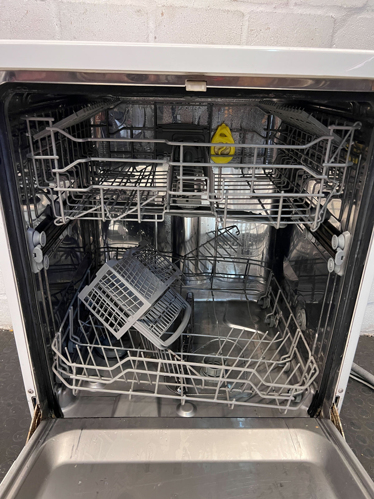 Compact White Dishwasher - Minor Scratch and Wear - REDUCED - 2ndhandwarehouse.com