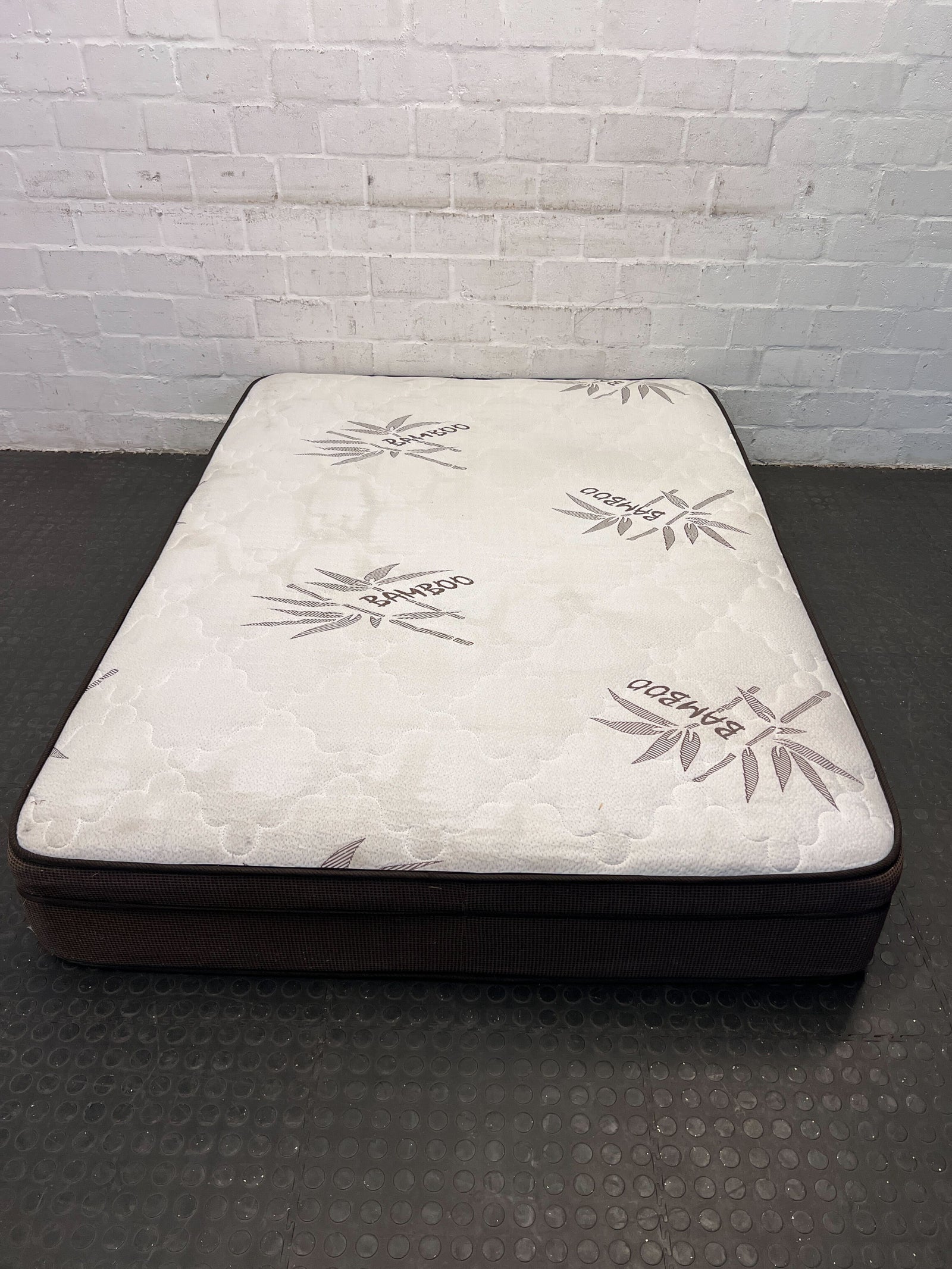 Comfortable Double Size Mattress with Bamboo Fabric - Good Condition