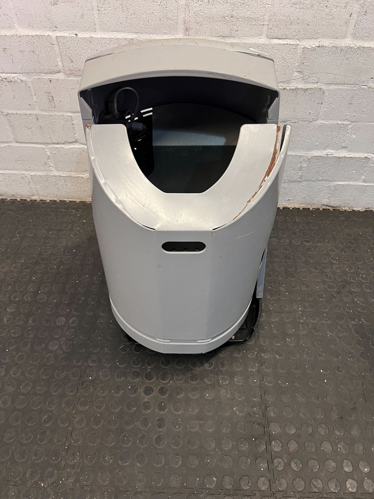 Compact DeLonghi Silver Heater with Minor Scratches - PRICE DROP