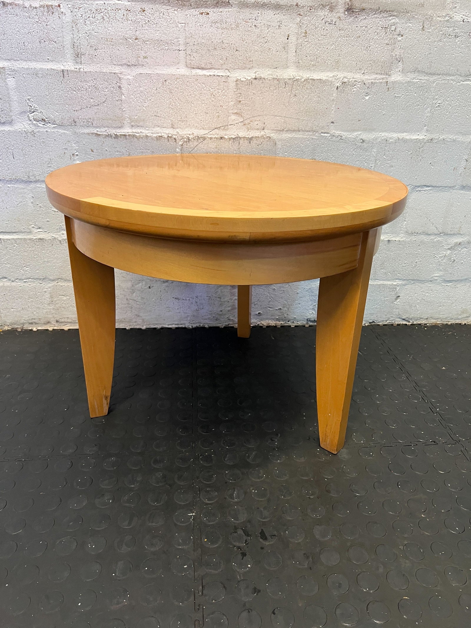 Chic Round Wooden Coffee Table in Light Maple - Minor Wear