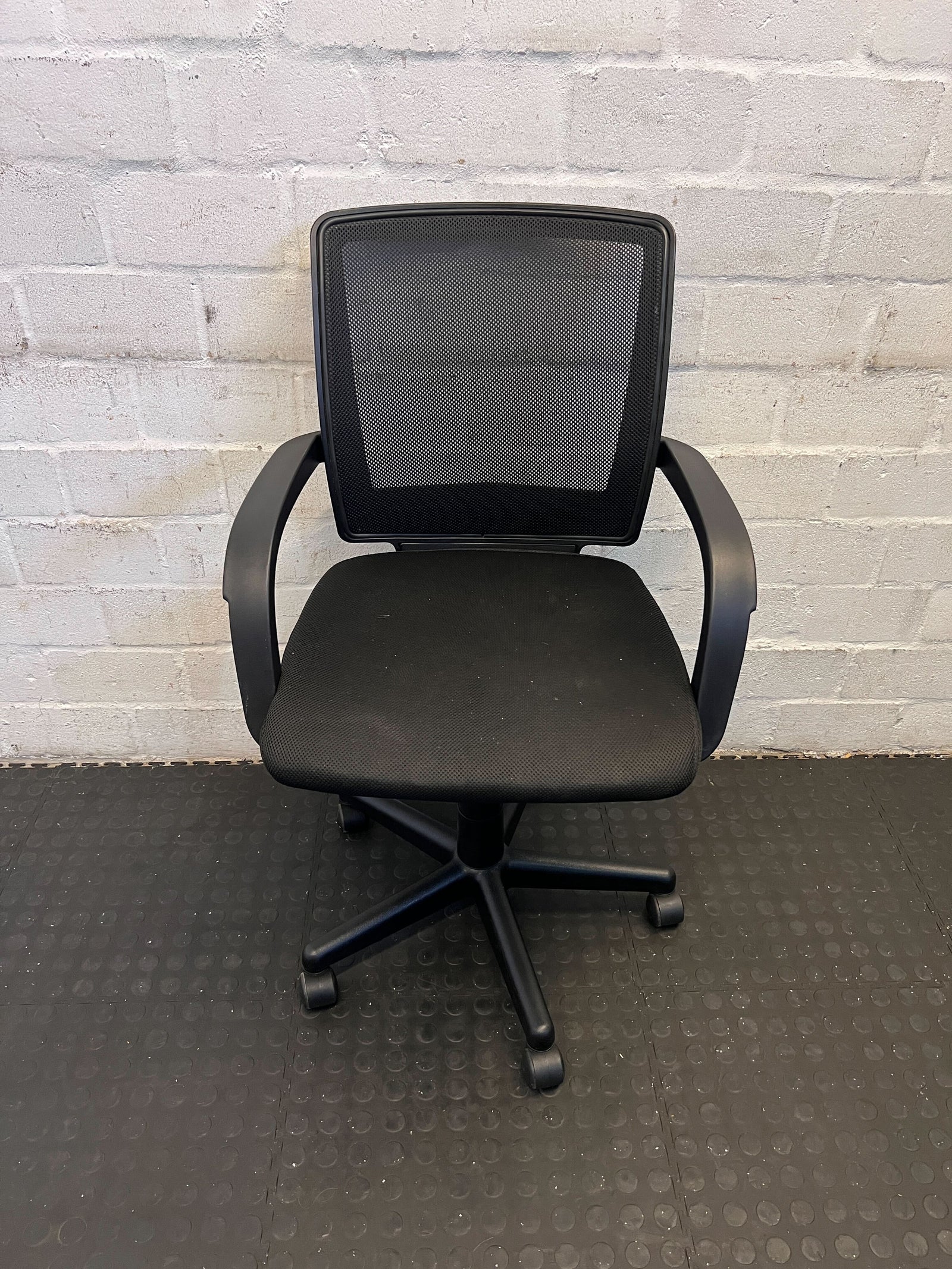 Ergonomic Black Mesh Office Chair with Adjustable Height