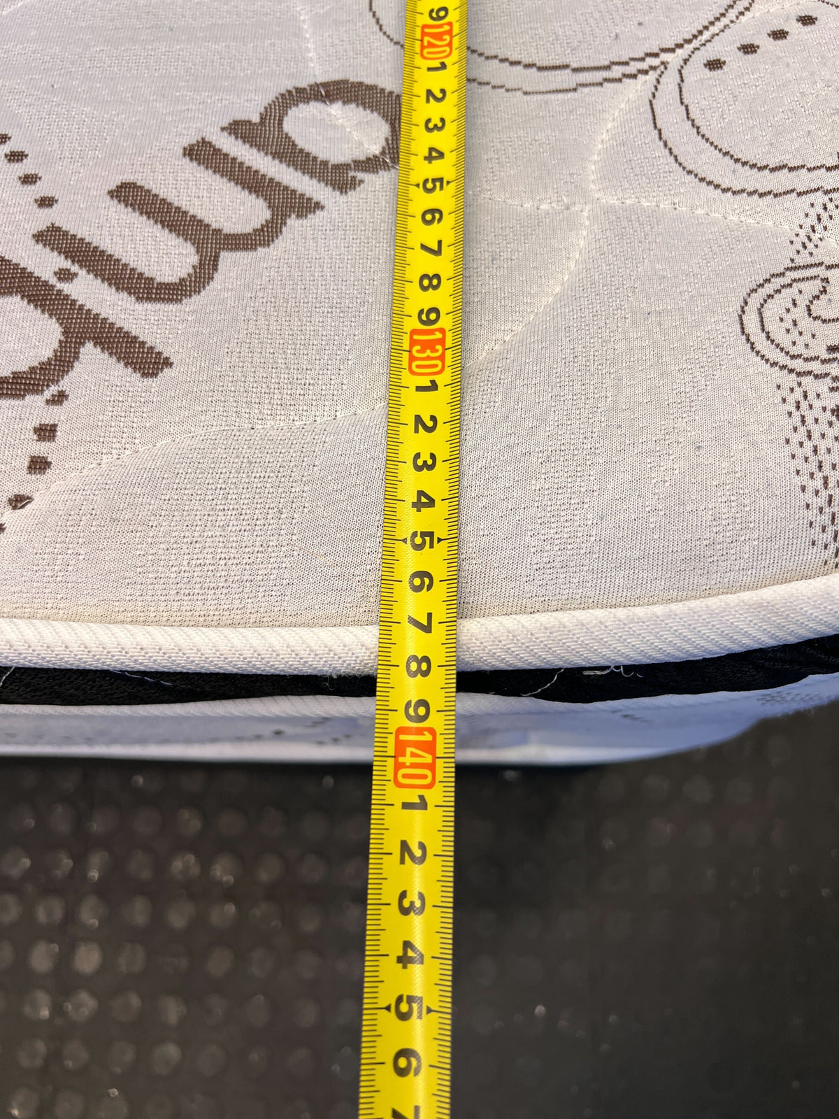 Comfortable Double-Size Memory Foam Mattress - Light Wear - REDUCED - 2ndhandwarehouse.com