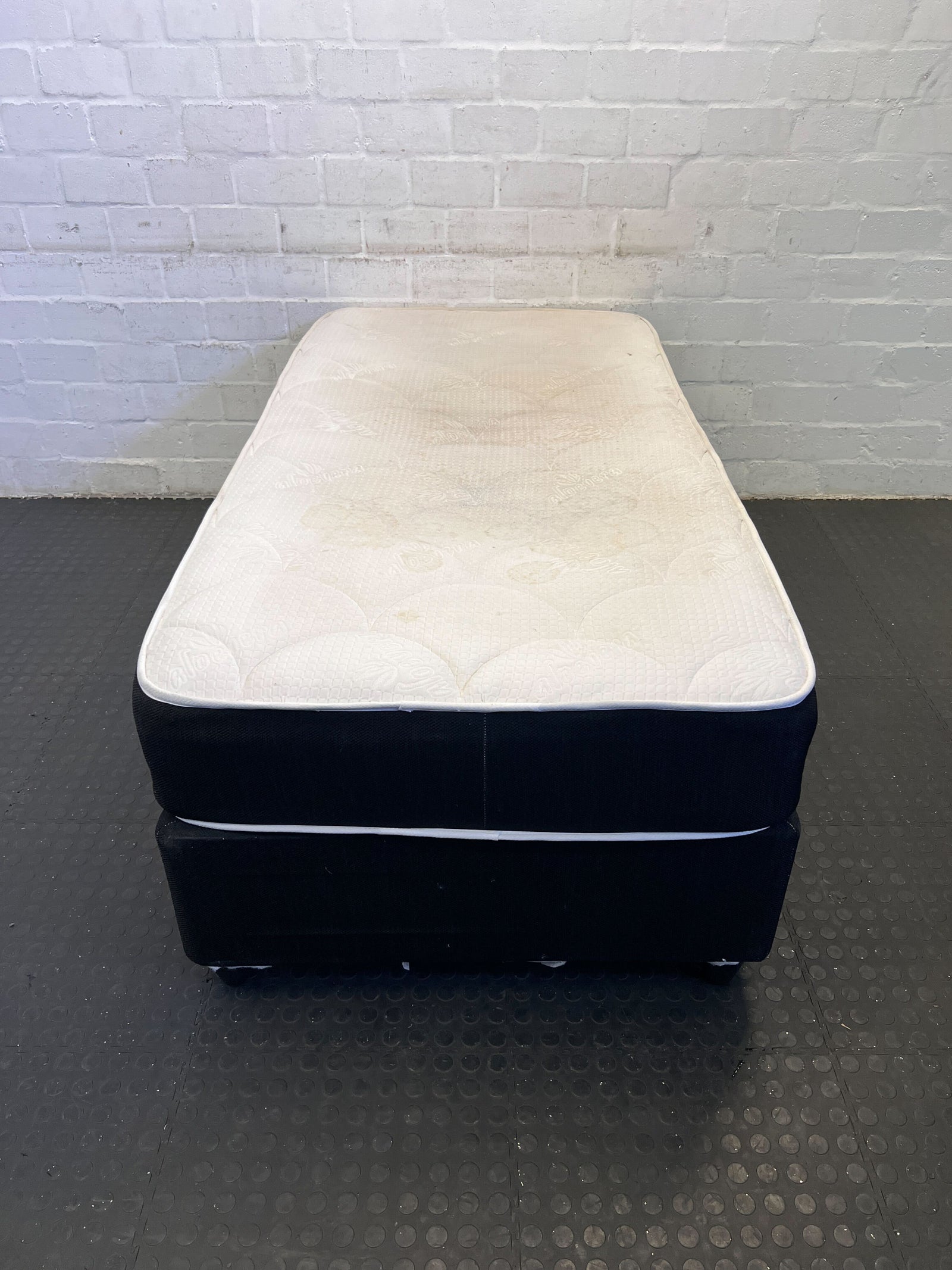 Comfortable Single Size Mattress and Base– Textured White with Black Base, Used