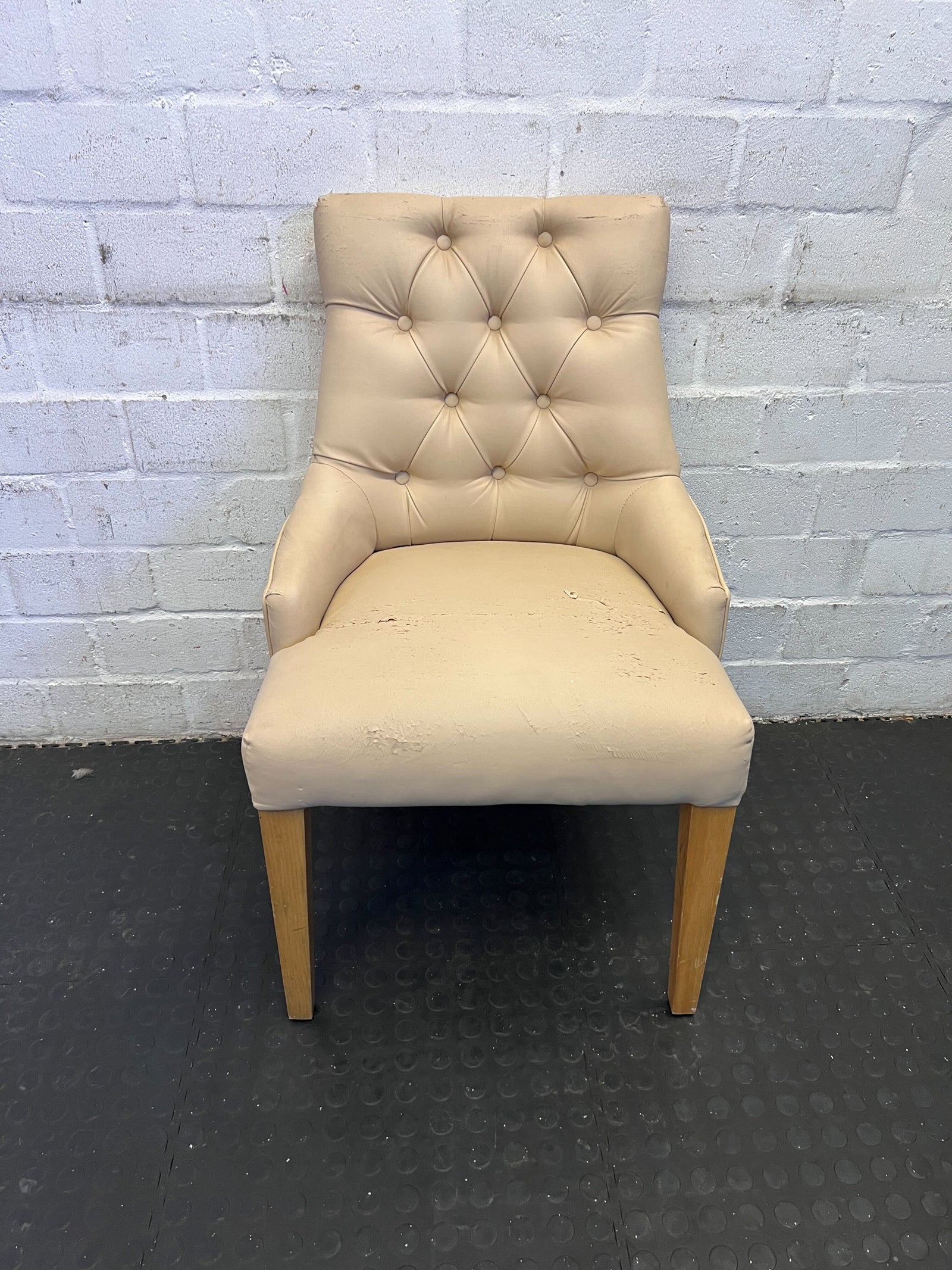 Elegant Cream Tufted Dining Chair with Fabric Wear