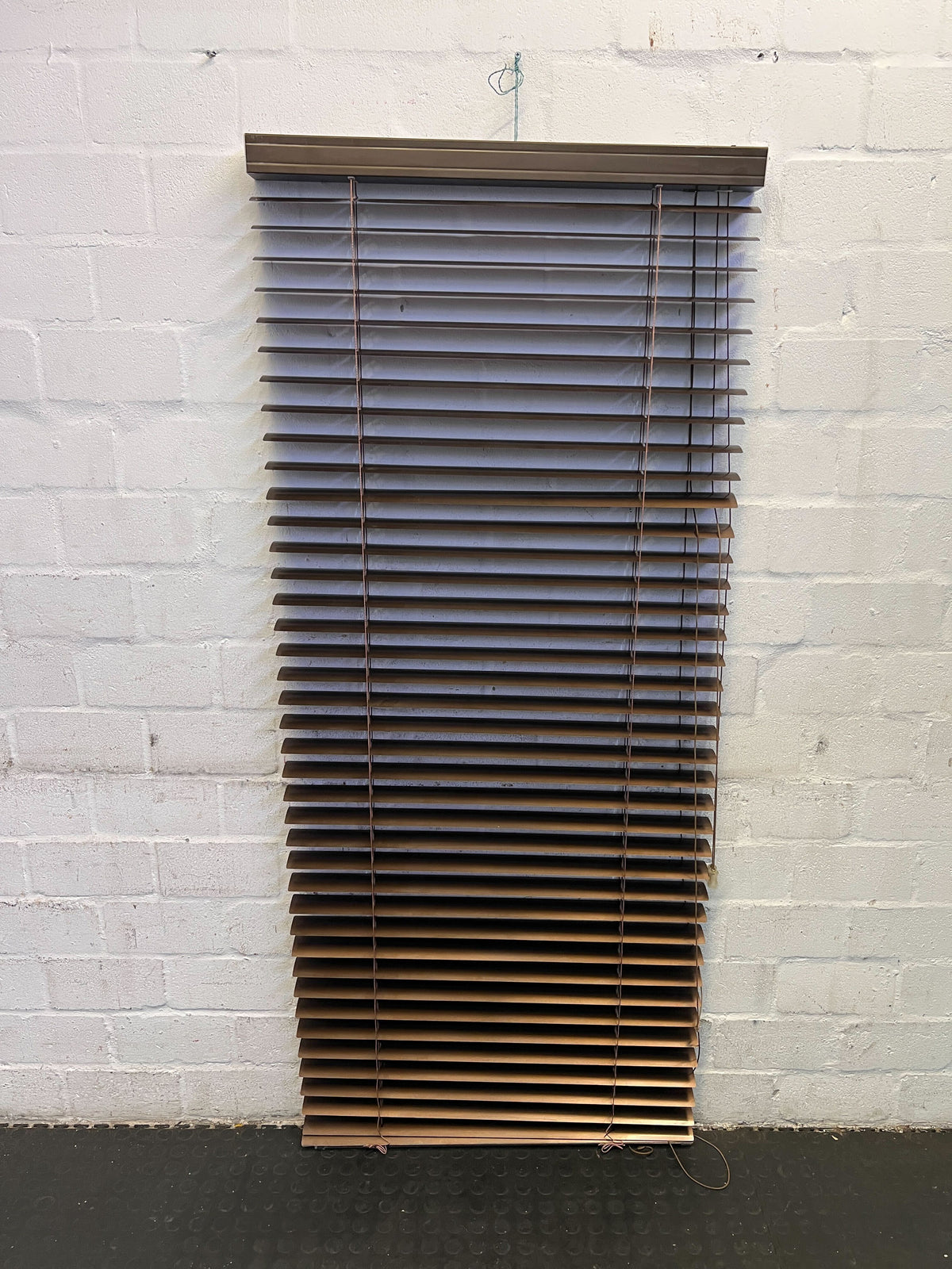 Stylish Brown Venetian Blinds - Durable, Minor Wear