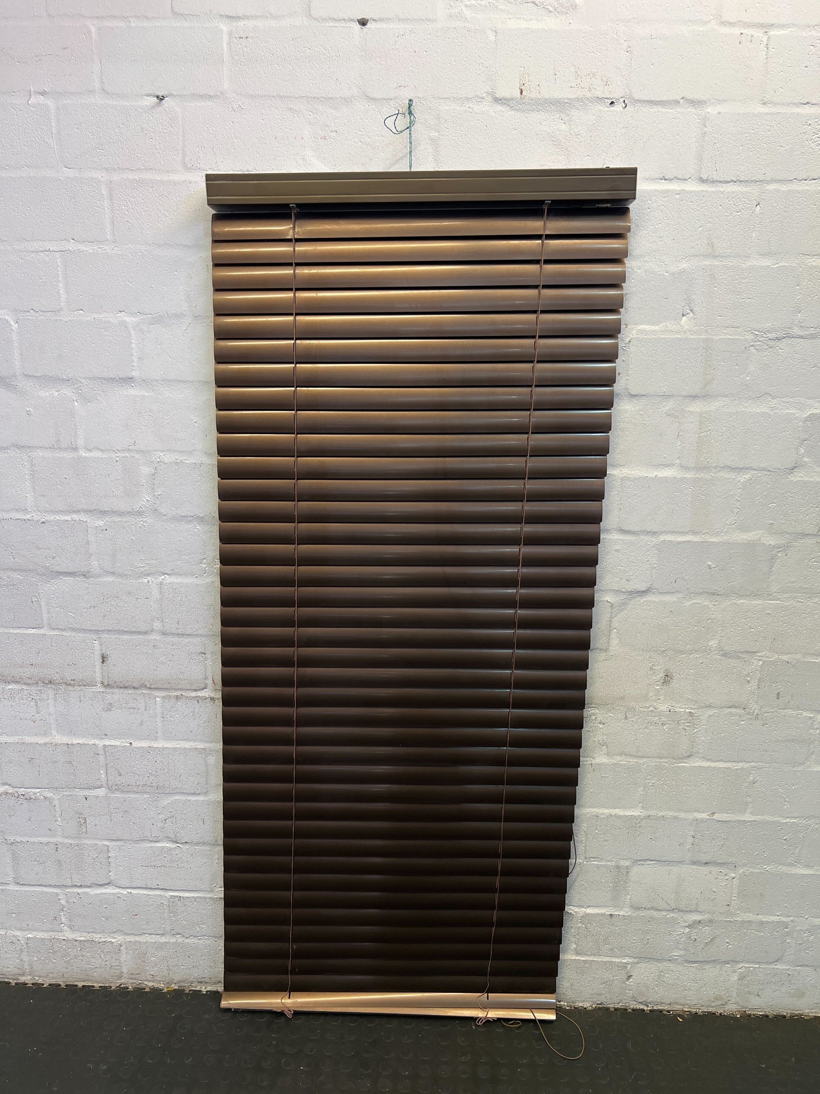 Stylish Brown Venetian Blinds - Durable, Minor Wear