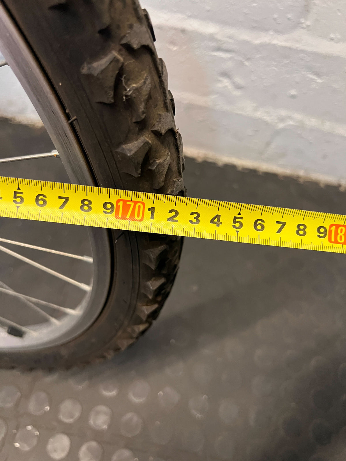 Vibrant Purple Mountain Bike – Slight Wear, Ready for Adventure!