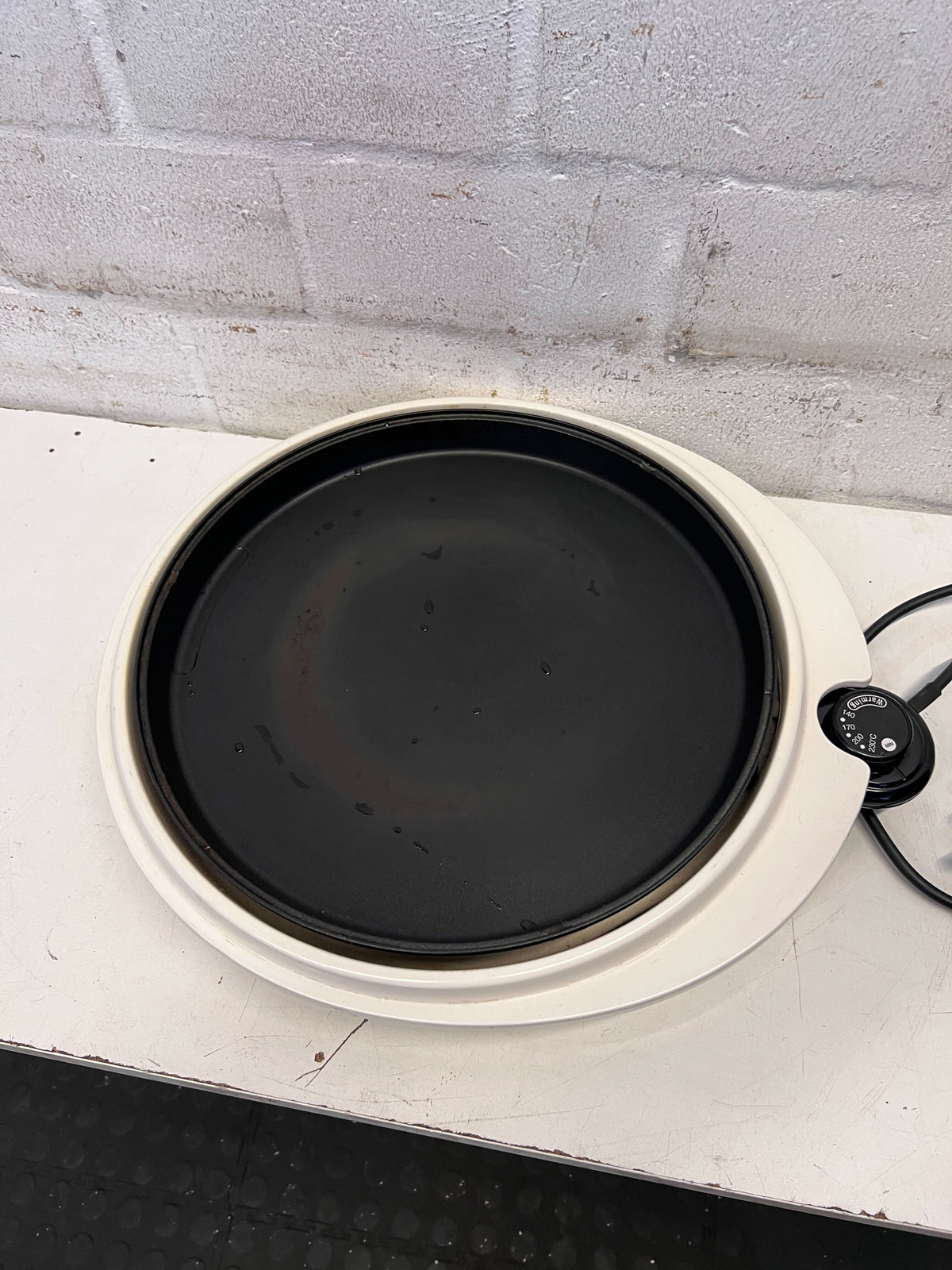 White Electric Plug-in Cooking Pot with Glass Lid