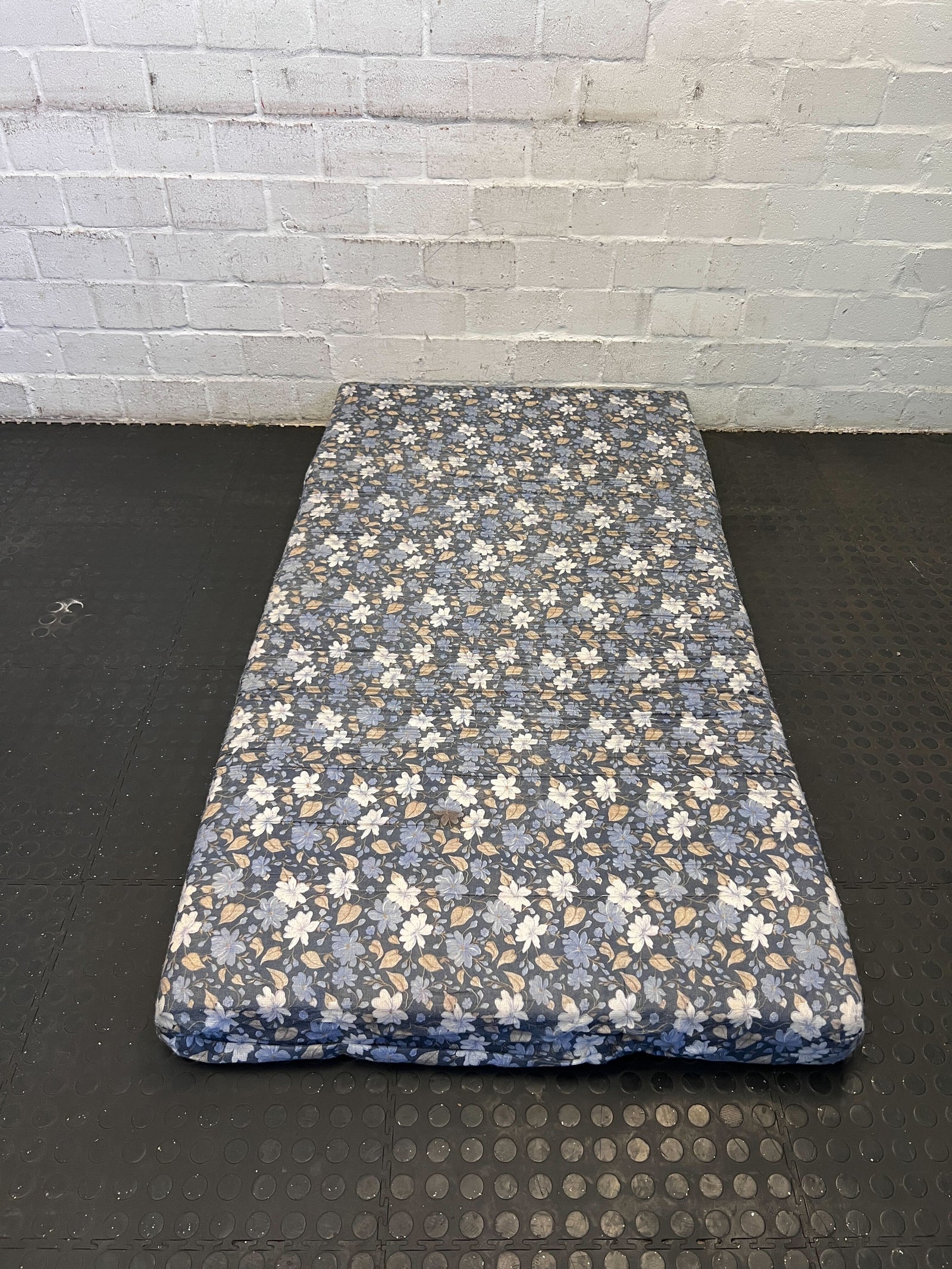 Floral Print Foam Mattress - Comfortable & Versatile