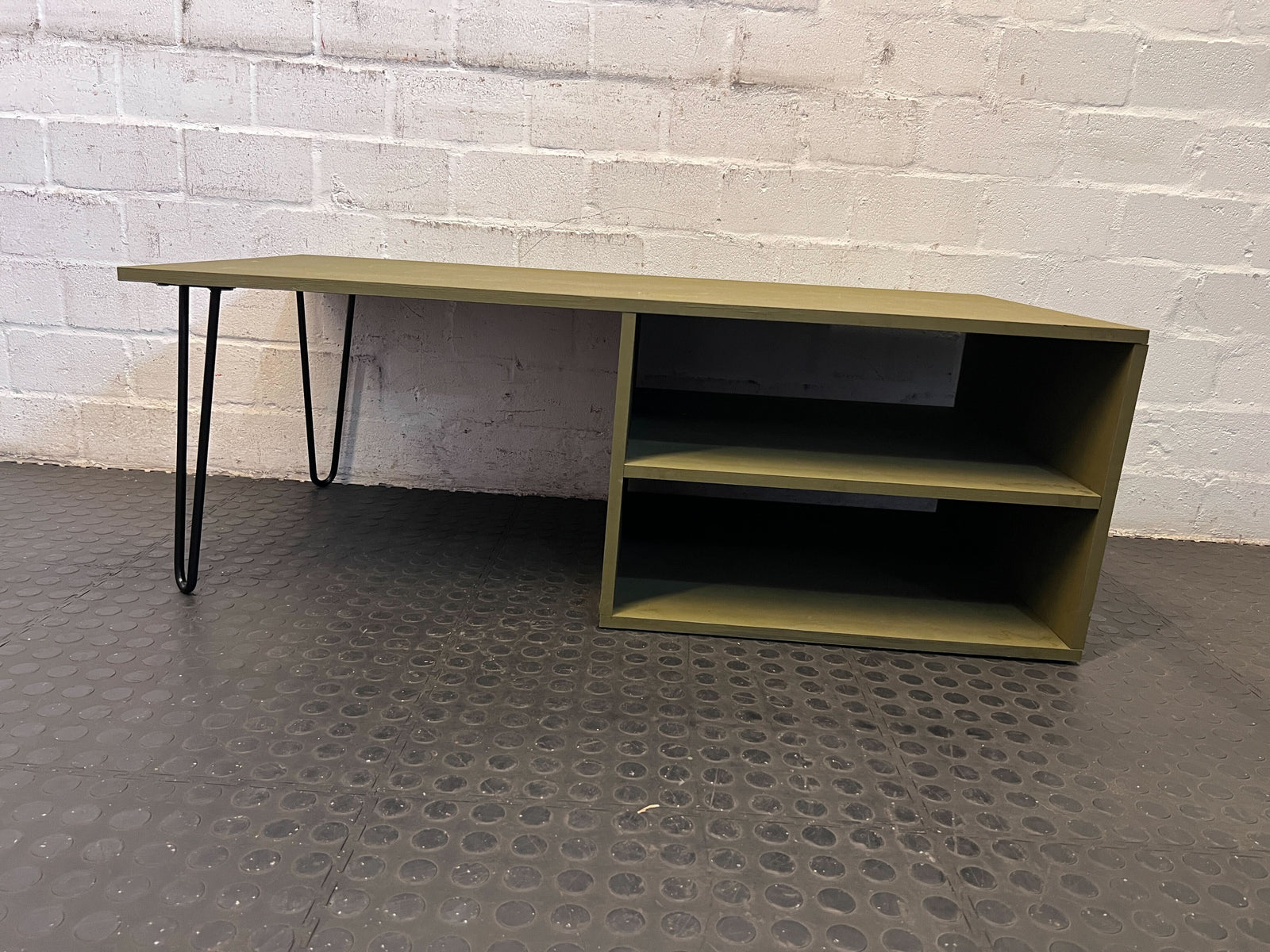 Stylish Green Coffee Table with Shelf and Black Hairpin Legs