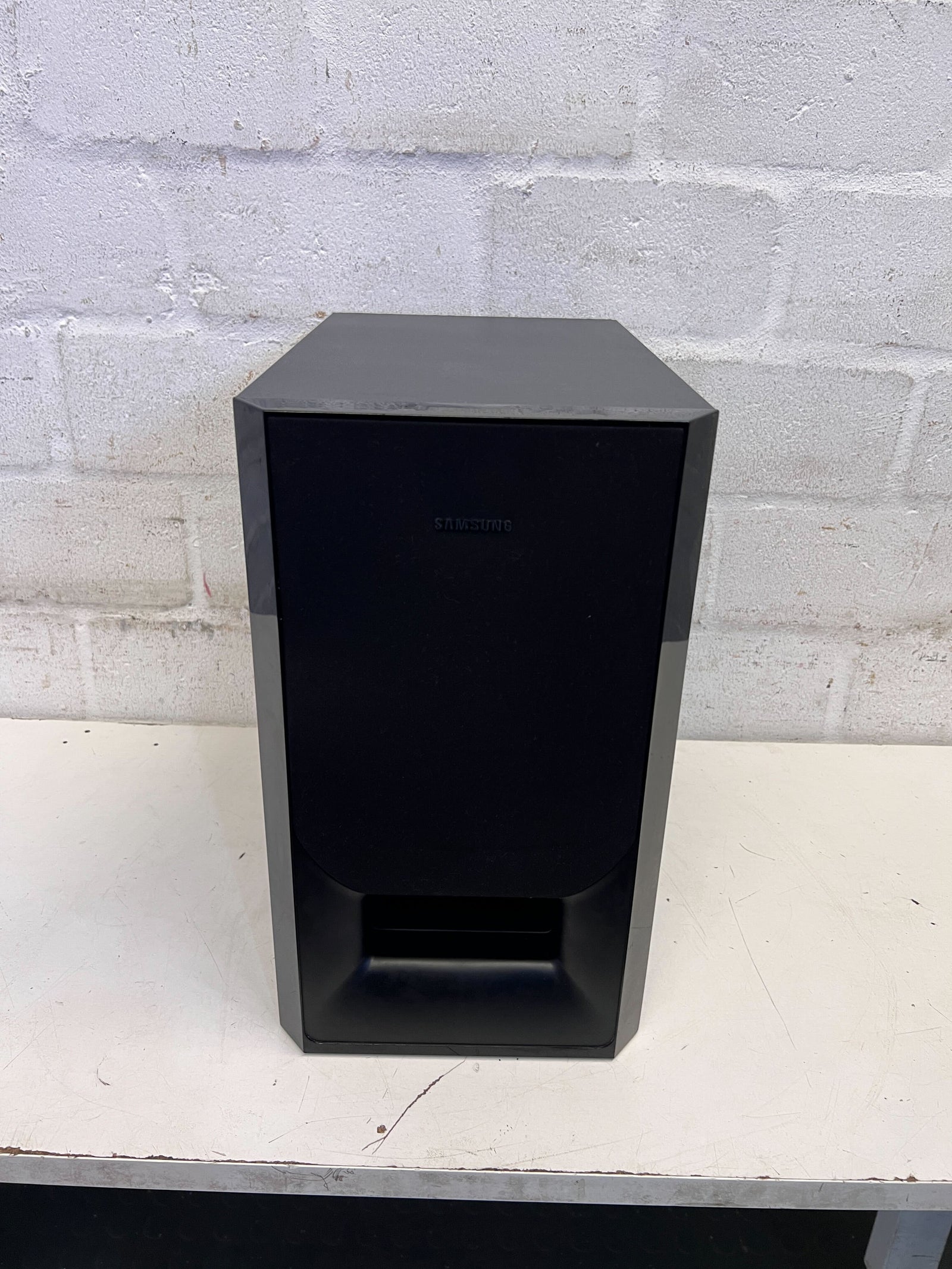 Compact Samsung Black Bluetooth Speaker - Minor Scratches