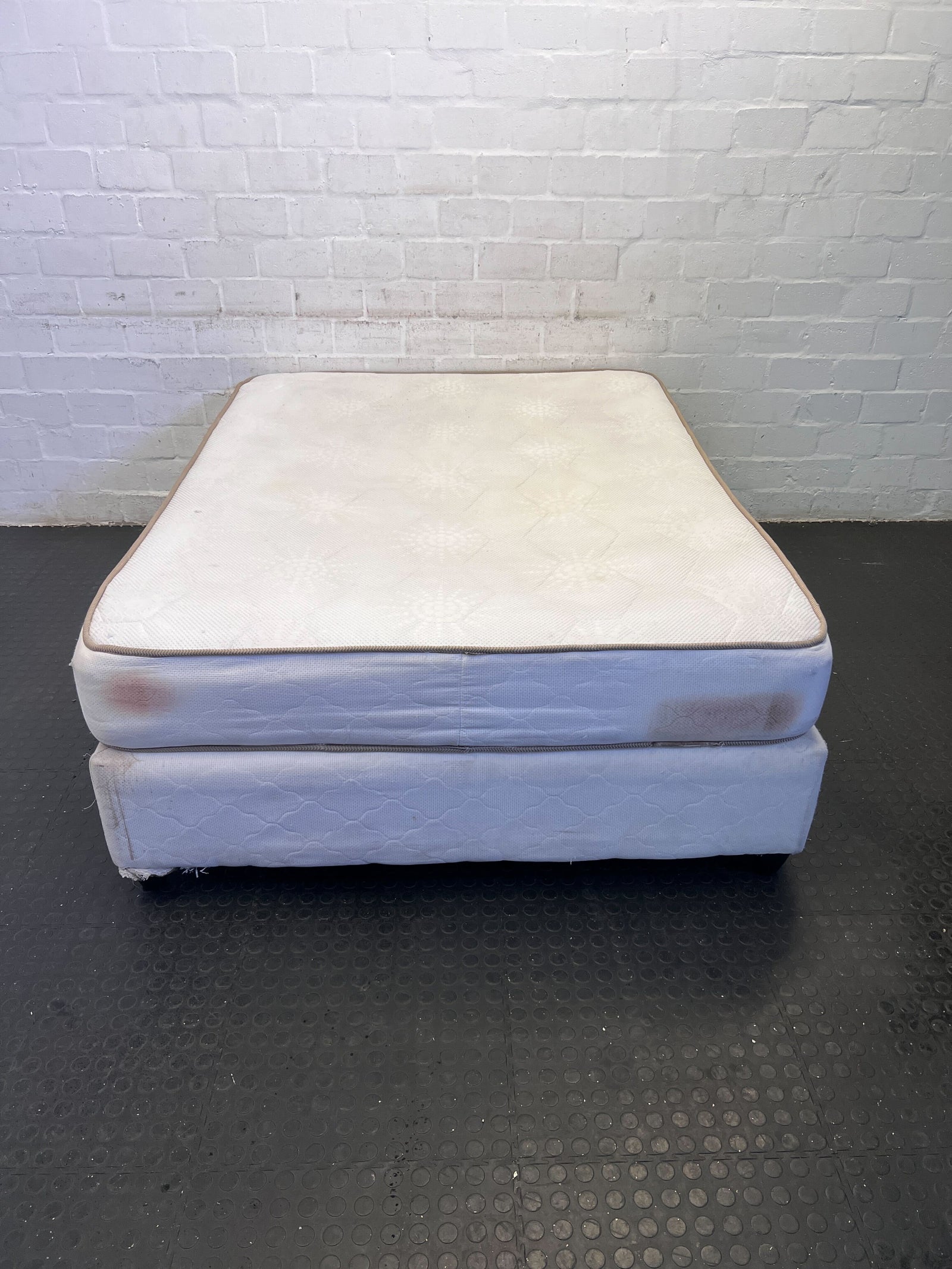 Comfortable White Double Mattress with Minor Wear